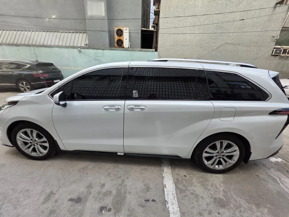 Toyota Sienna — фото 7