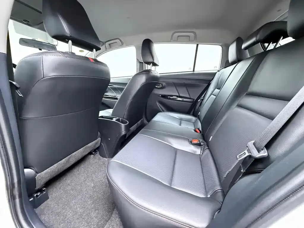 Toyota Yaris L — фото 3