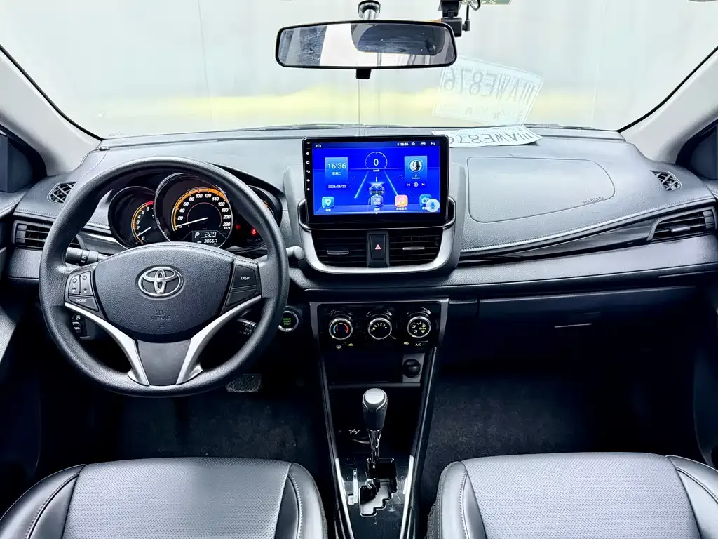 Toyota Yaris L — фото 9