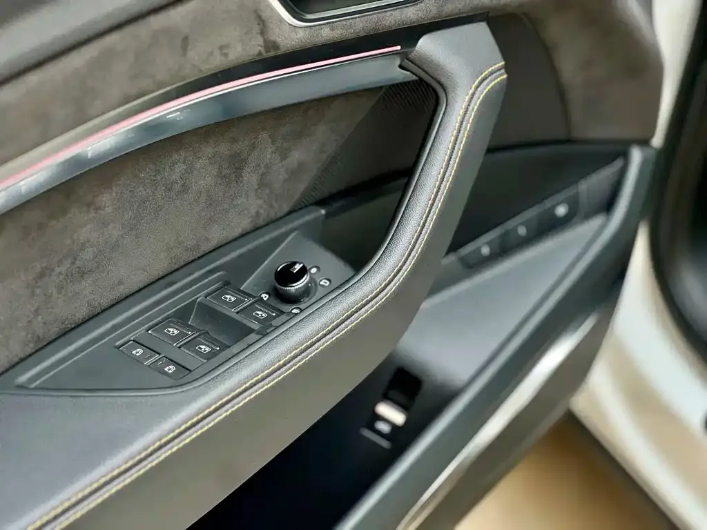 Audi e-tron — фото 10