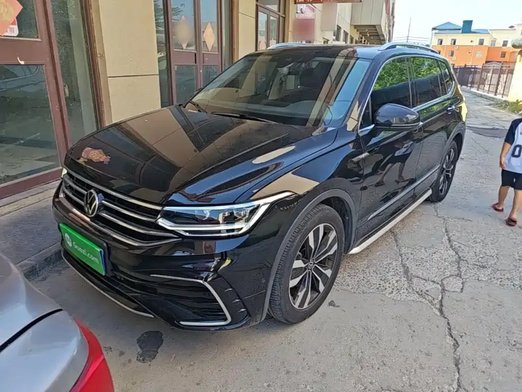 Volkswagen Tiguan L — фото 1