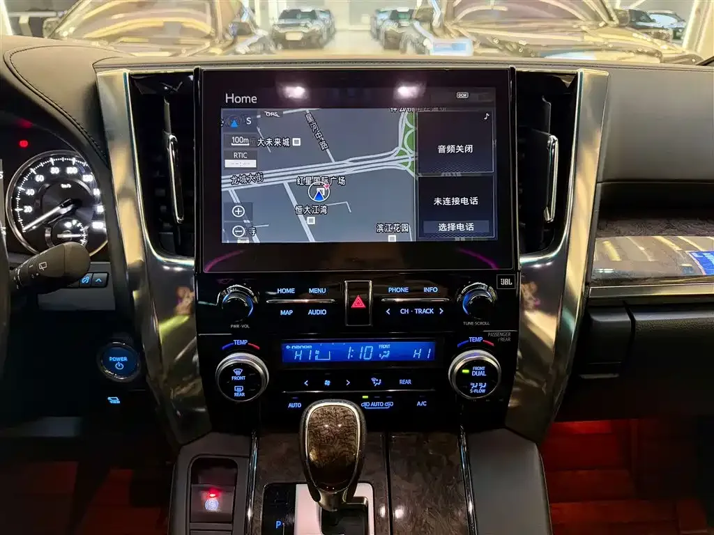 Toyota Vellfire — фото 5