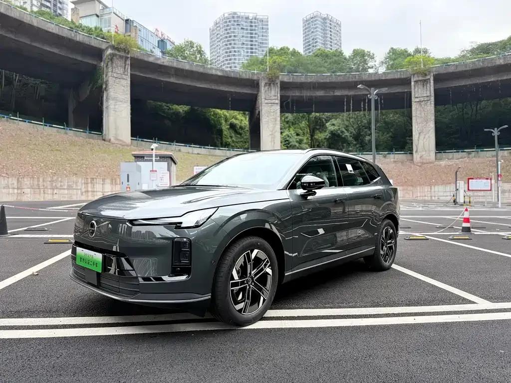 Volvo XC70 Plug-in Hybrid — фото 1
