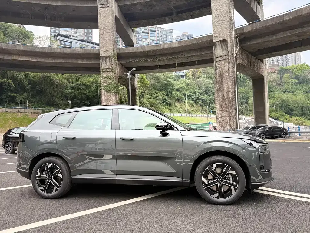 Volvo XC70 Plug-in Hybrid — фото 2