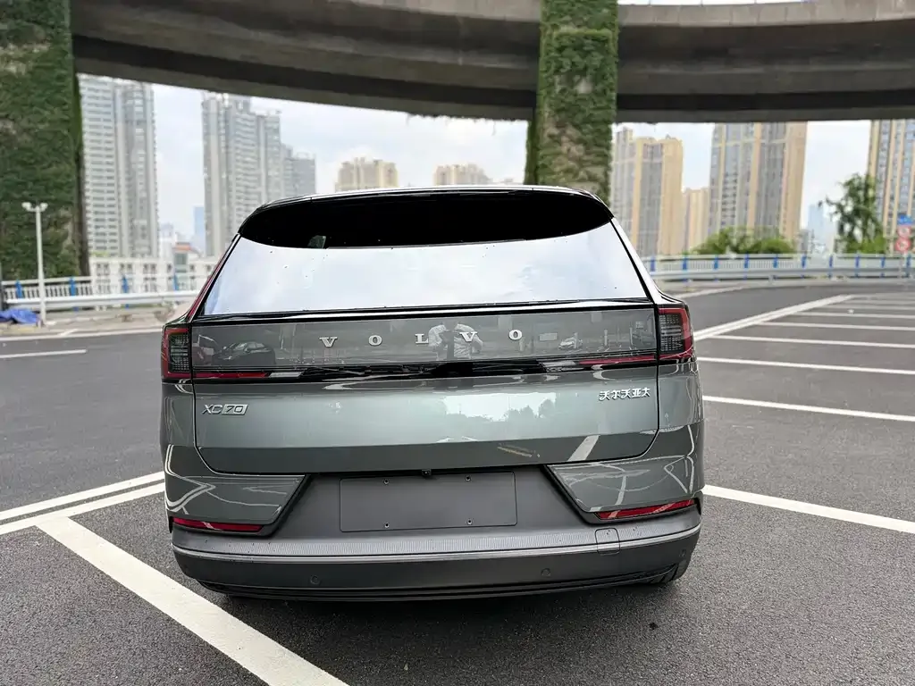 Volvo XC70 Plug-in Hybrid — фото 4