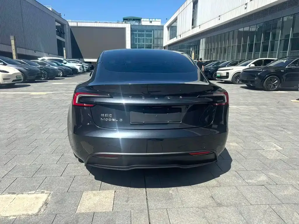 Tesla Model 3 — фото 5