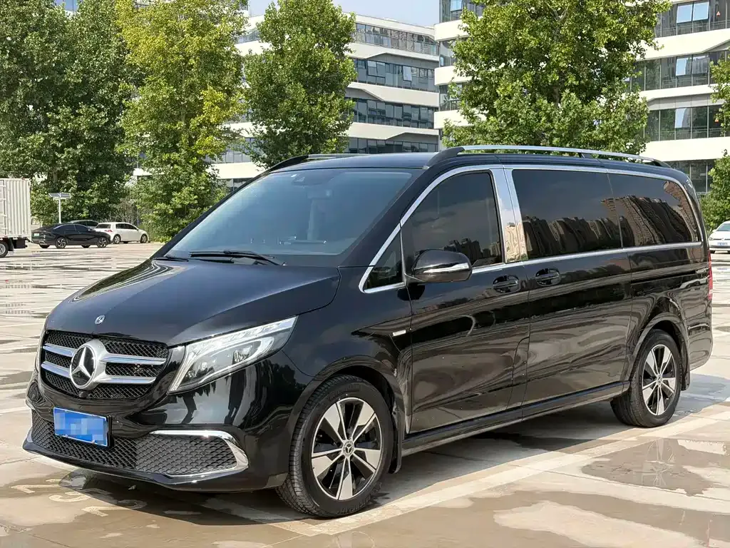 Mercedes-Benz V-Class — фото 1