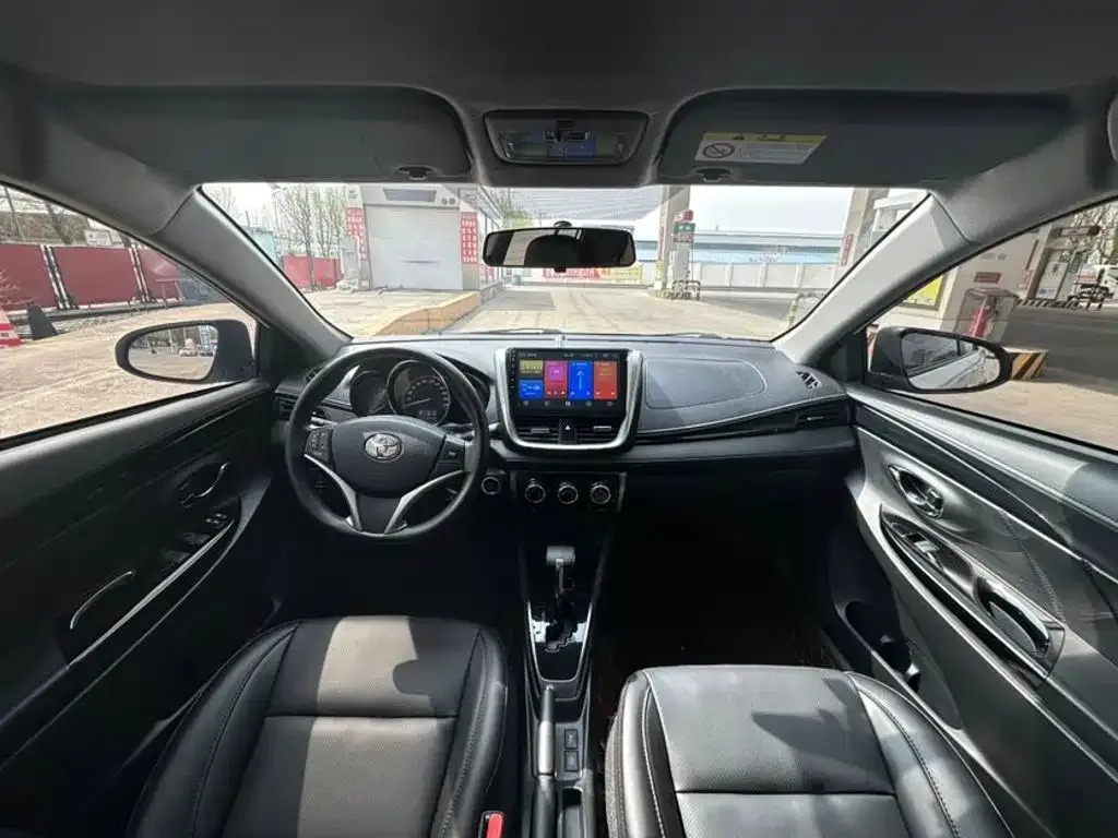 Toyota Yaris L — фото 8