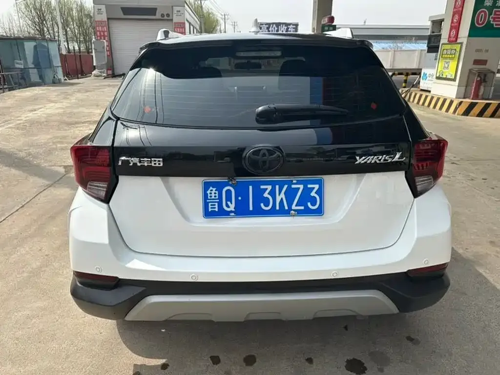 Toyota Yaris L — фото 4