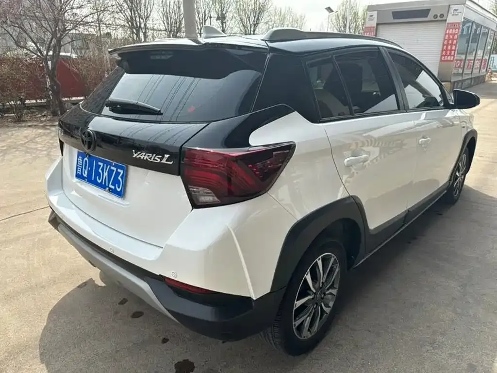 Toyota Yaris L — фото 5