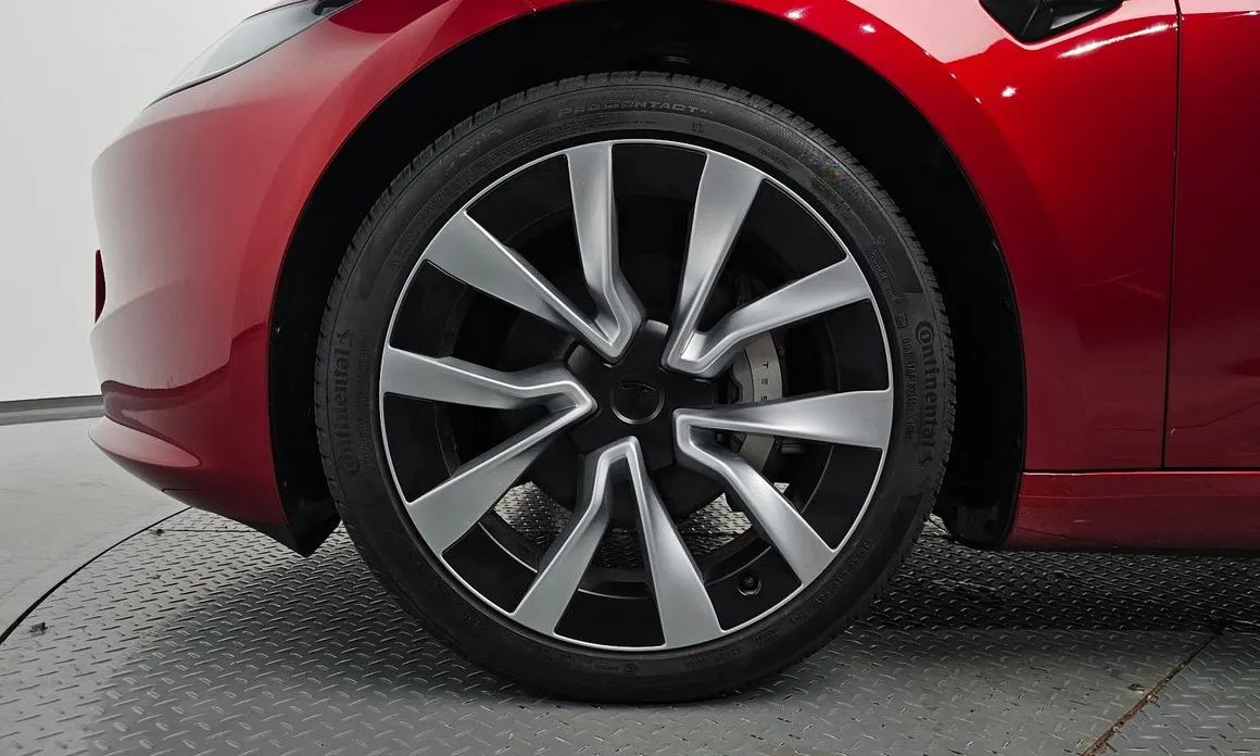 Tesla Model 3 — фото 3