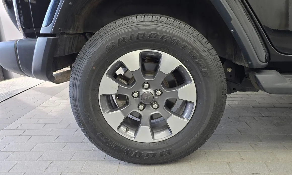 Jeep Wrangler — фото 10