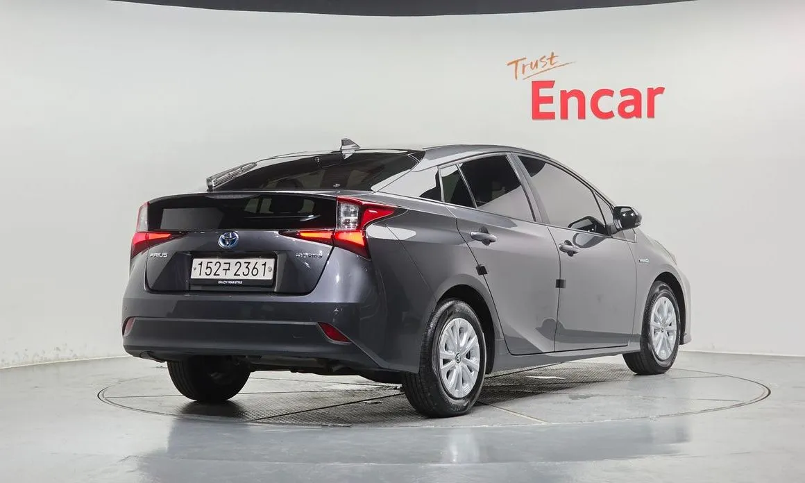 Toyota Prius — фото 7