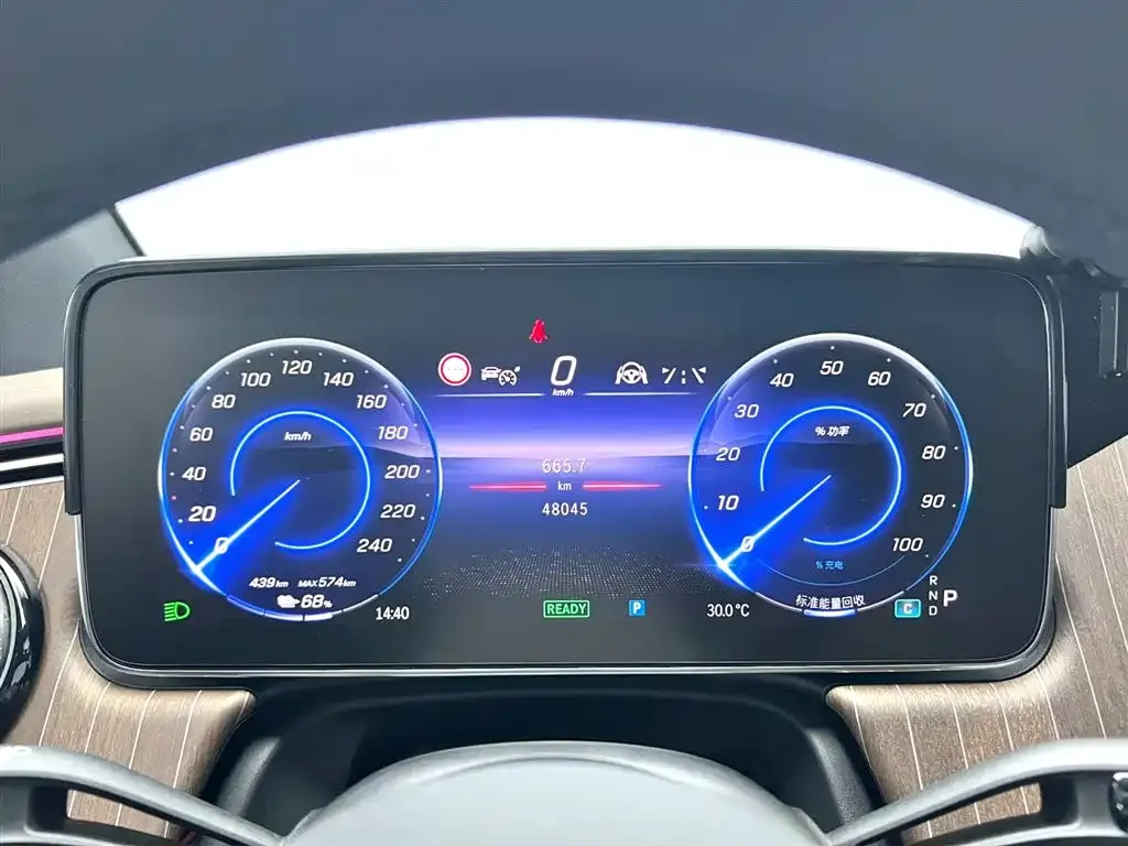 Mercedes-Benz EQE SUV — фото 3