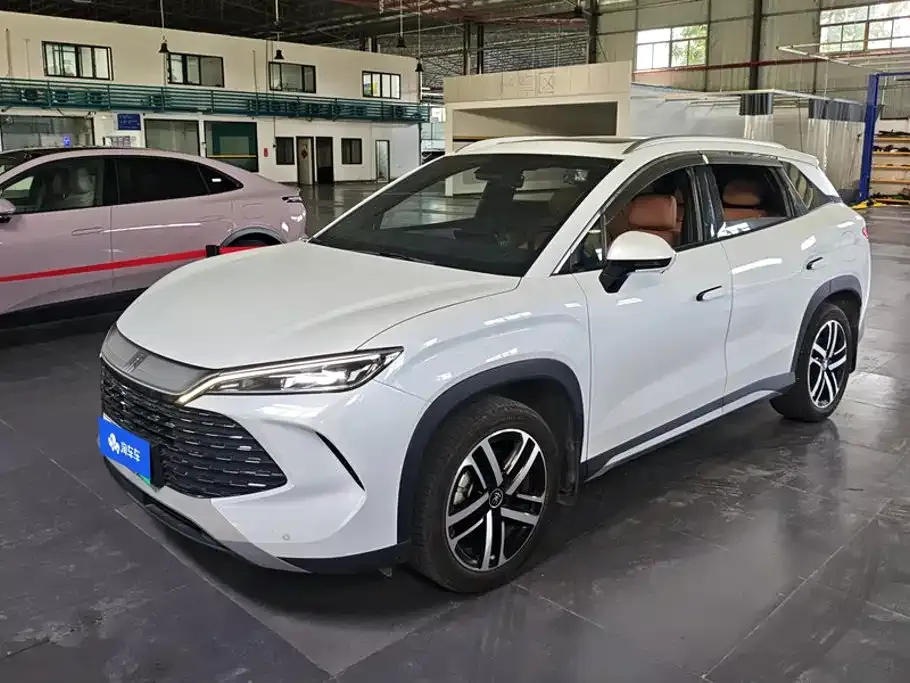 BYD L DM-i — фото 1