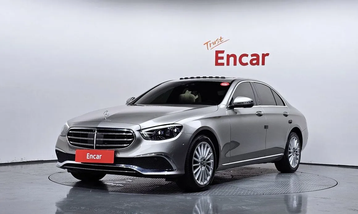 Mercedes-Benz E-Class — фото 1