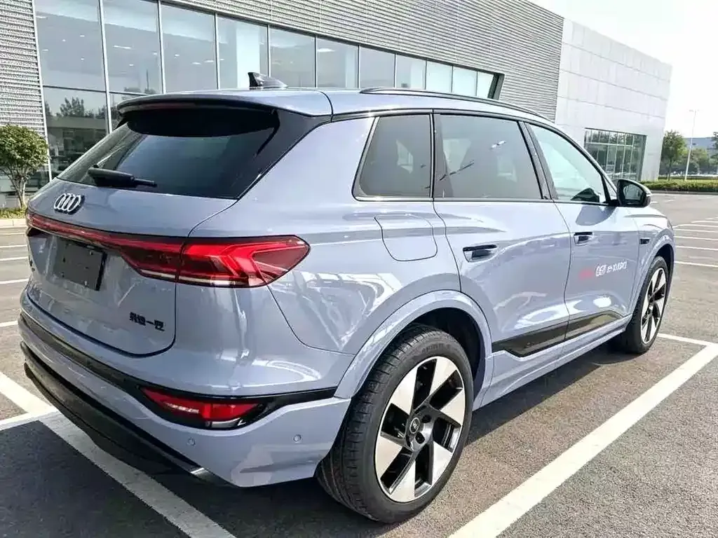 Audi Q4 e-tron — фото 6