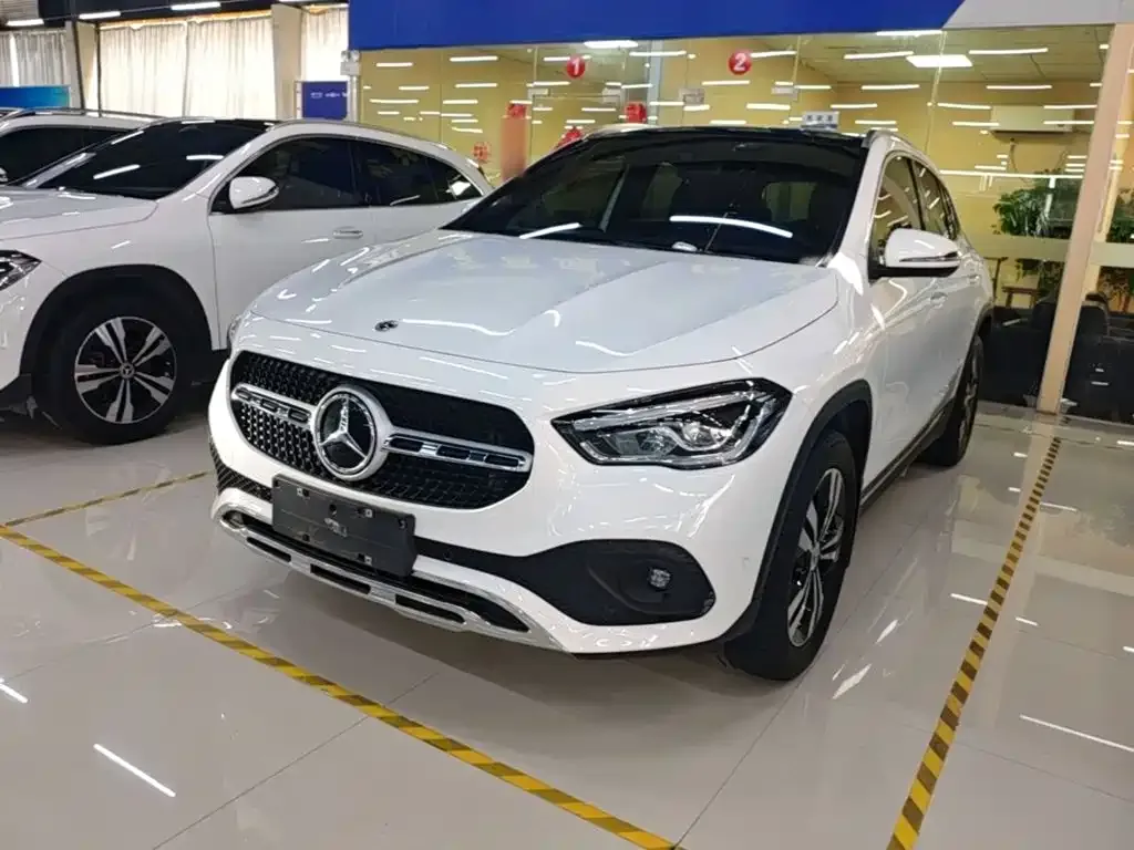 Mercedes-Benz GLA — фото 1