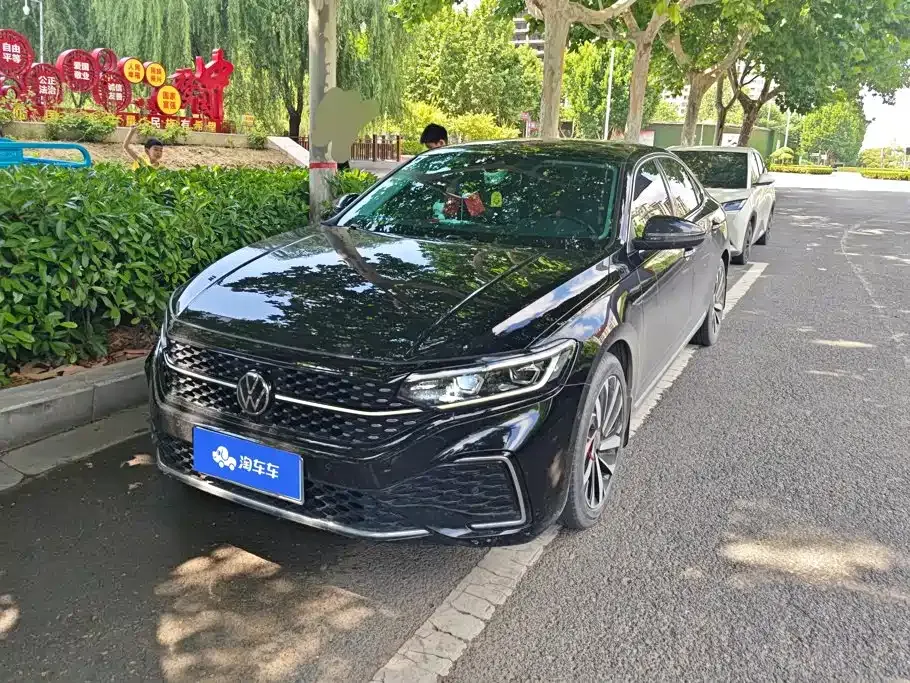 Volkswagen Passat — фото 1