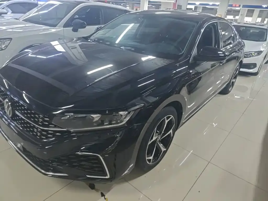 Volkswagen Passat — фото 1