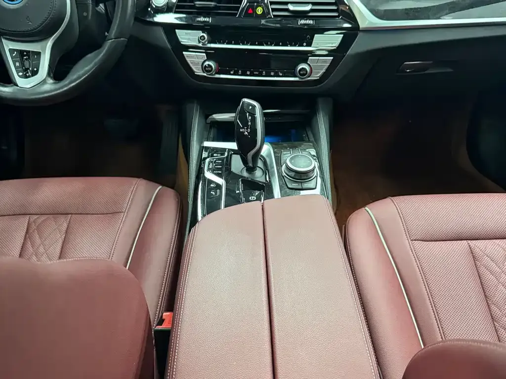 BMW 5 Series New Energy — фото 10