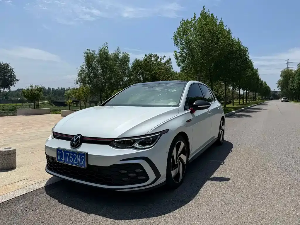 Volkswagen Golf GTI — фото 1