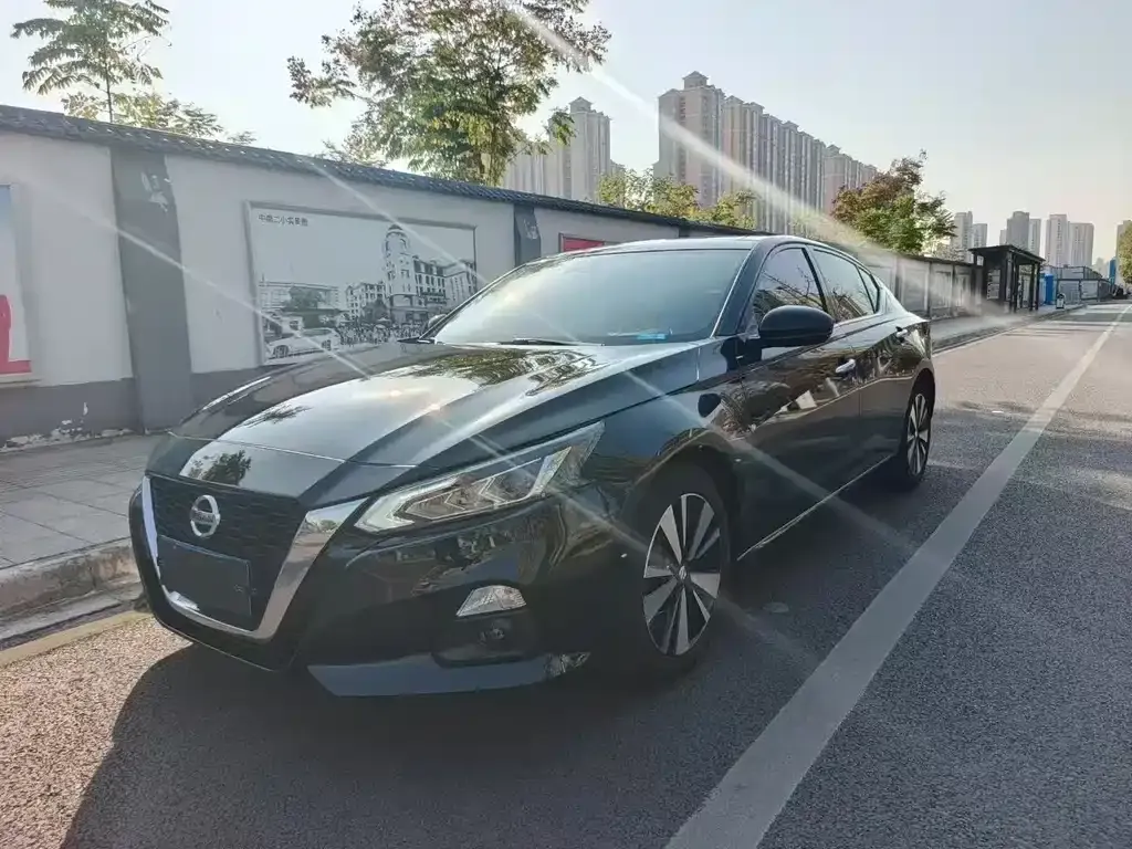 Nissan Teana — фото 1