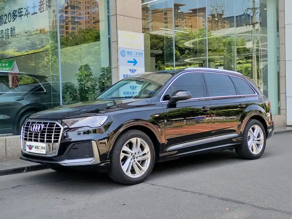 Audi Q7 — фото 1
