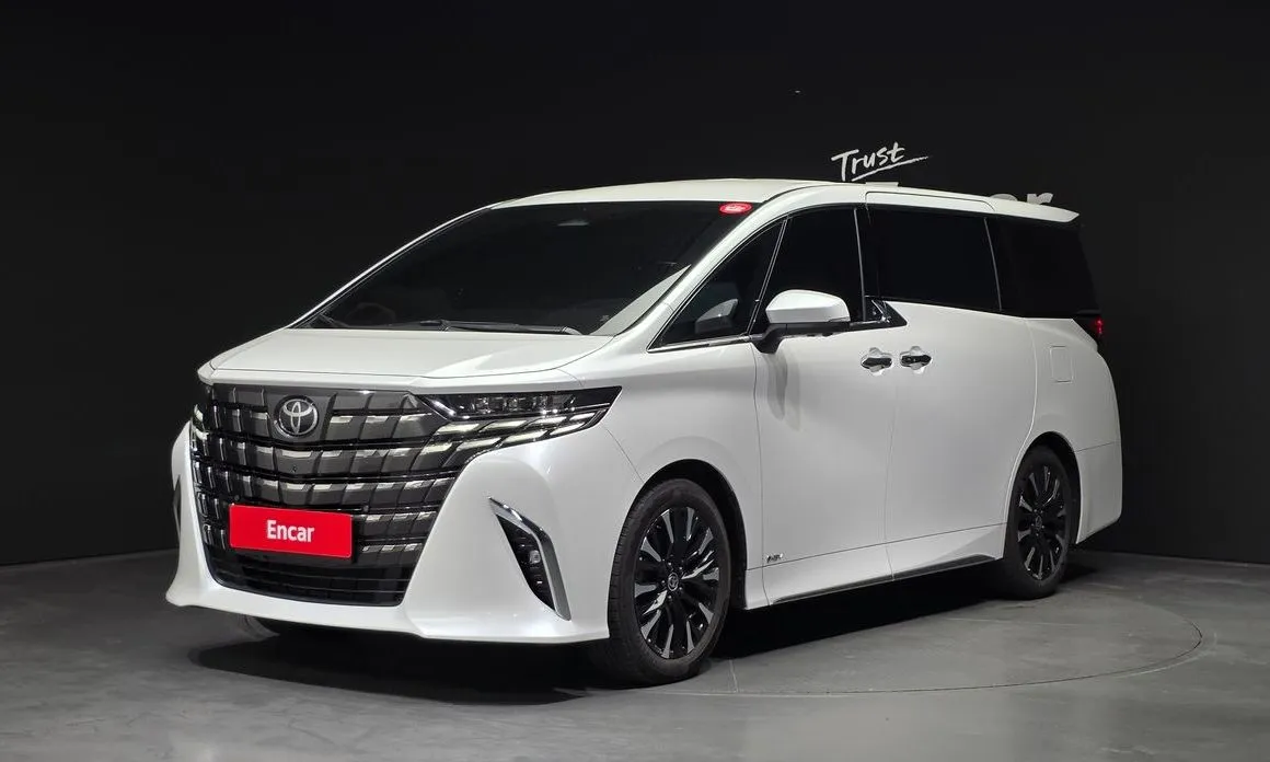Toyota Alphard — фото 1
