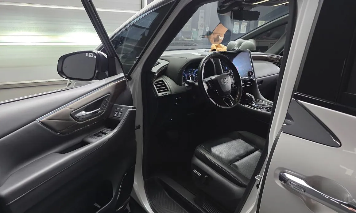 Toyota Alphard — фото 10