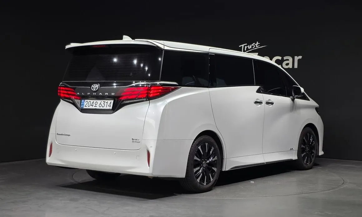 Toyota Alphard — фото 2