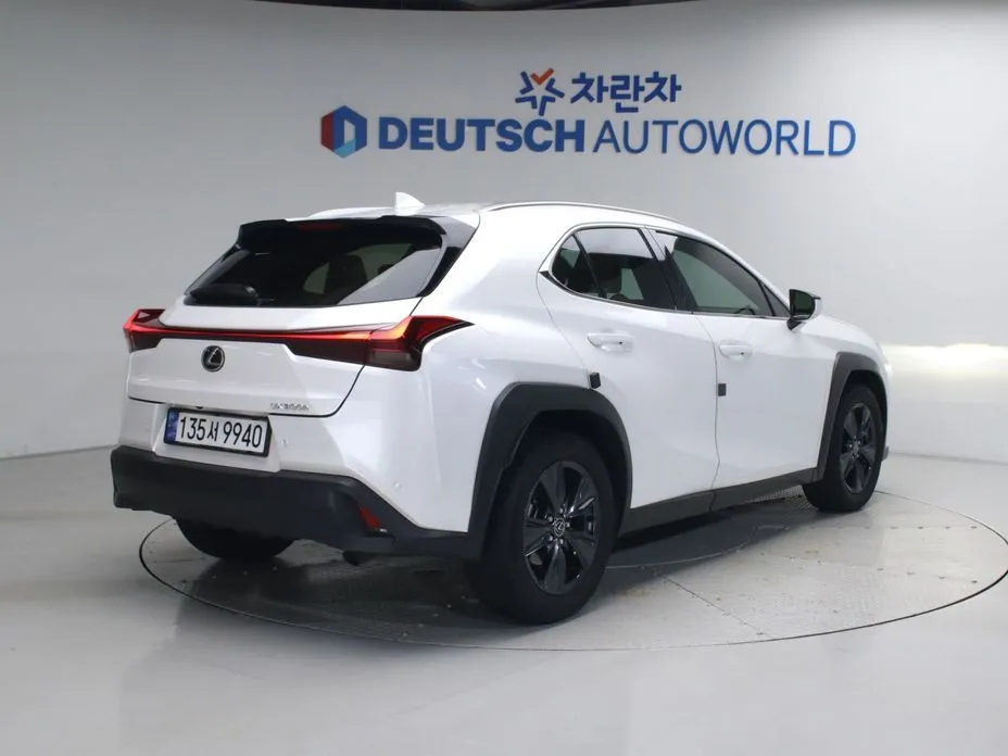 Lexus UX — фото 10