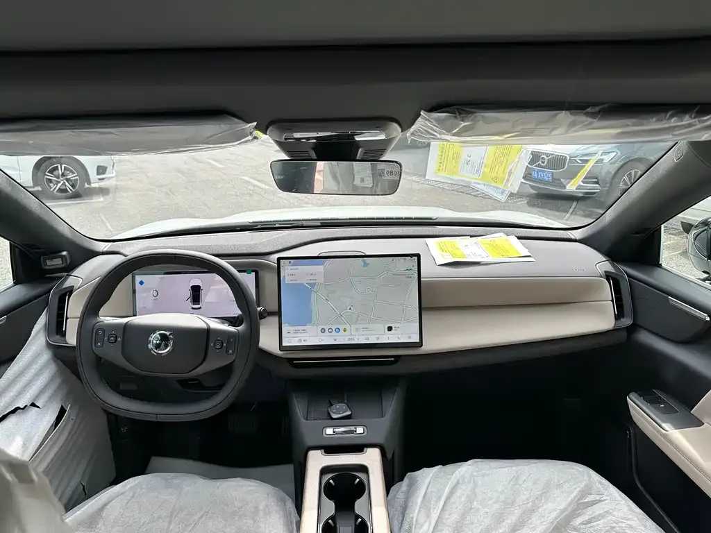 Volvo XC70 Plug-in Hybrid — фото 4