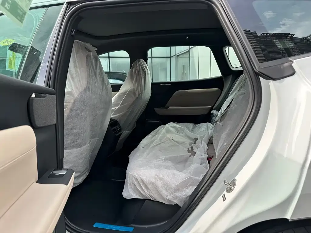 Volvo XC70 Plug-in Hybrid — фото 8
