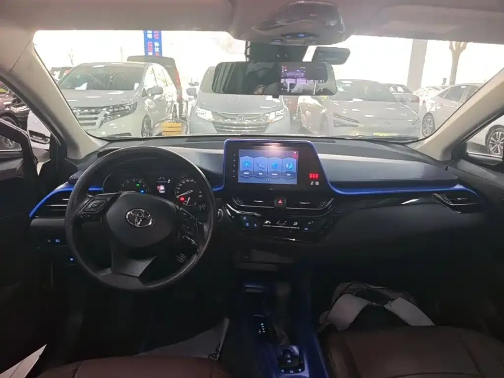 Toyota C-HR — фото 2