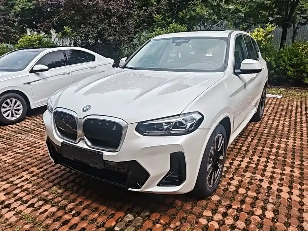 BMW iX3 — фото 1