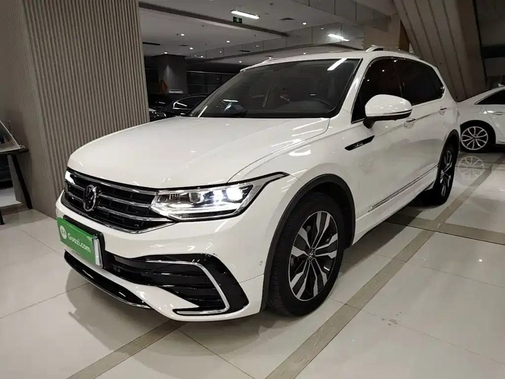 Volkswagen Tiguan L — фото 1