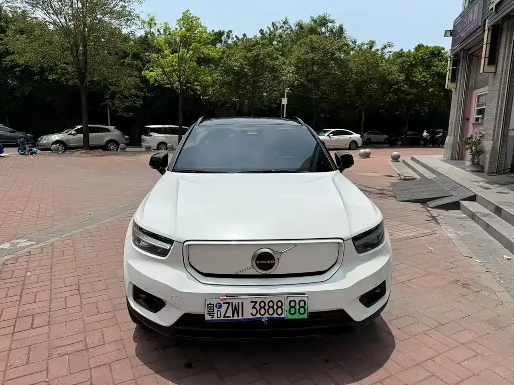 Volvo XC40 NEV — фото 3