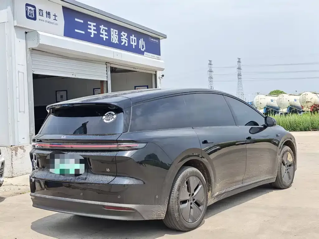 Li Auto i8 — фото 3