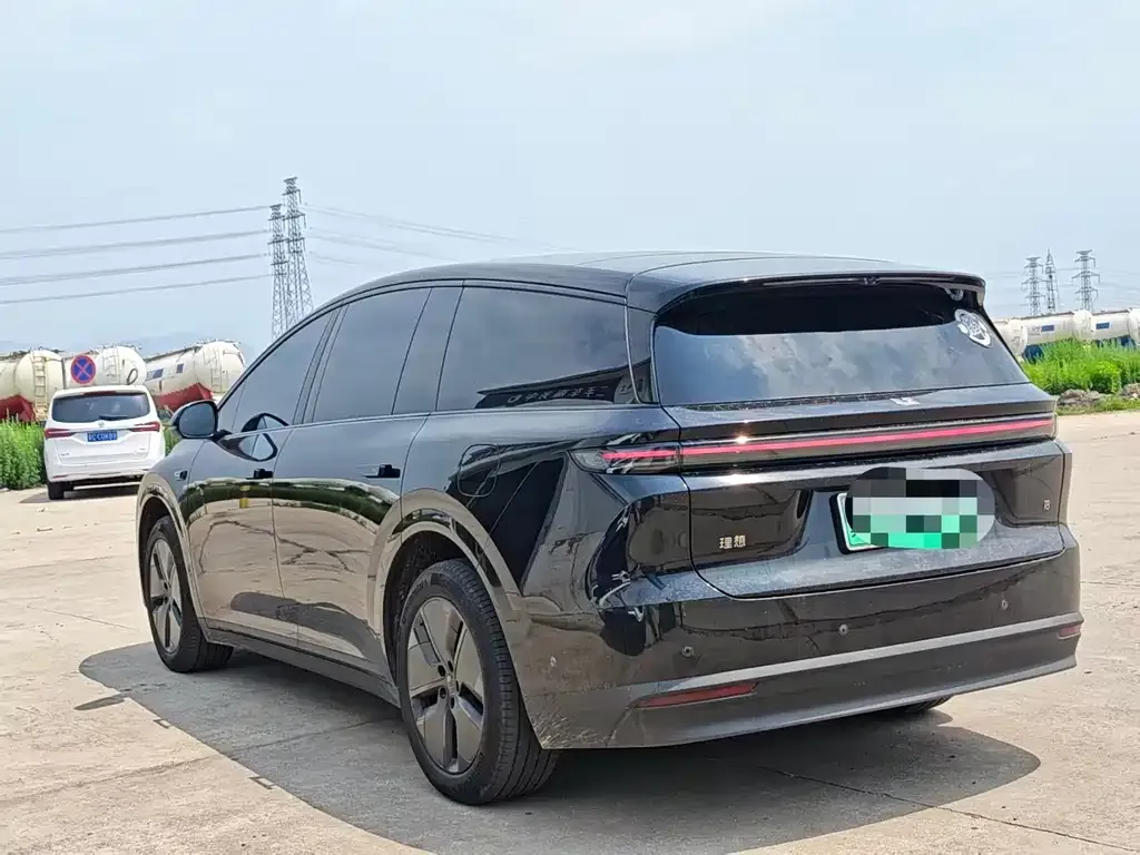Li Auto i8 — фото 7