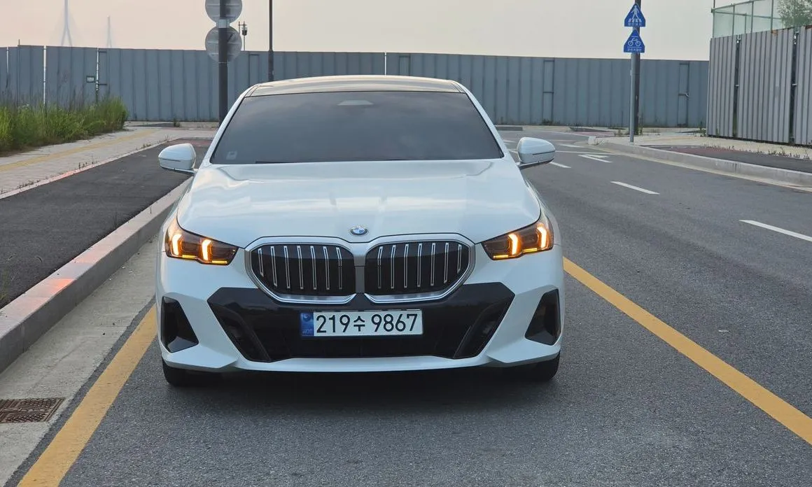 BMW 5-Series — фото 1