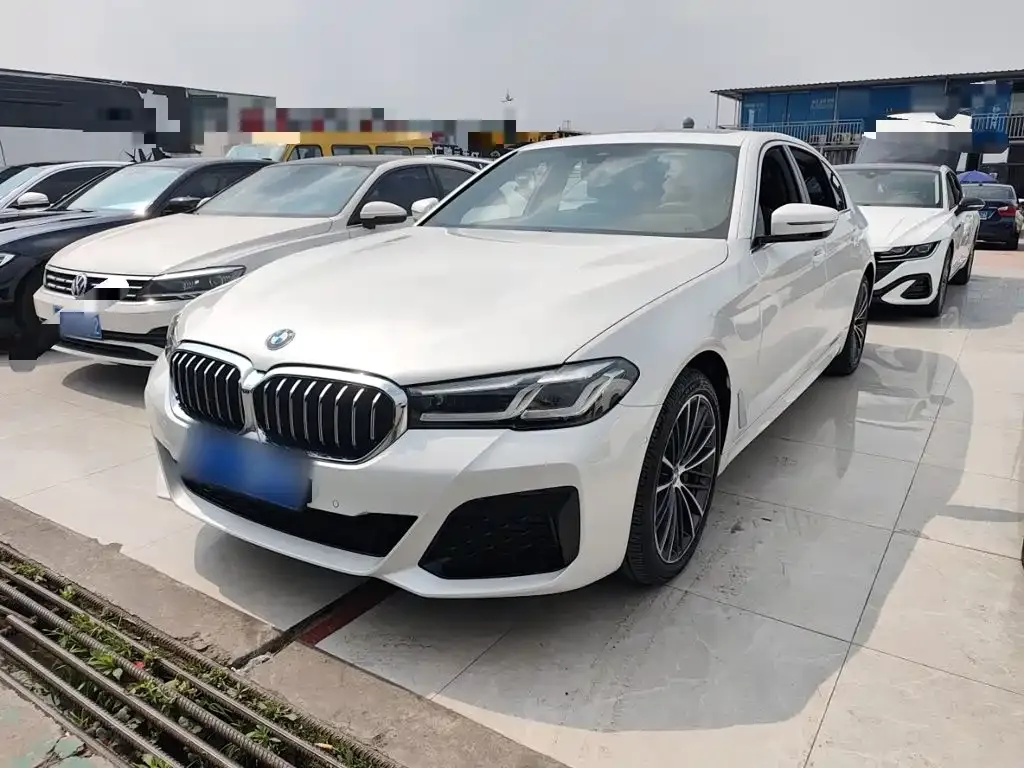 BMW 5 Series — фото 1