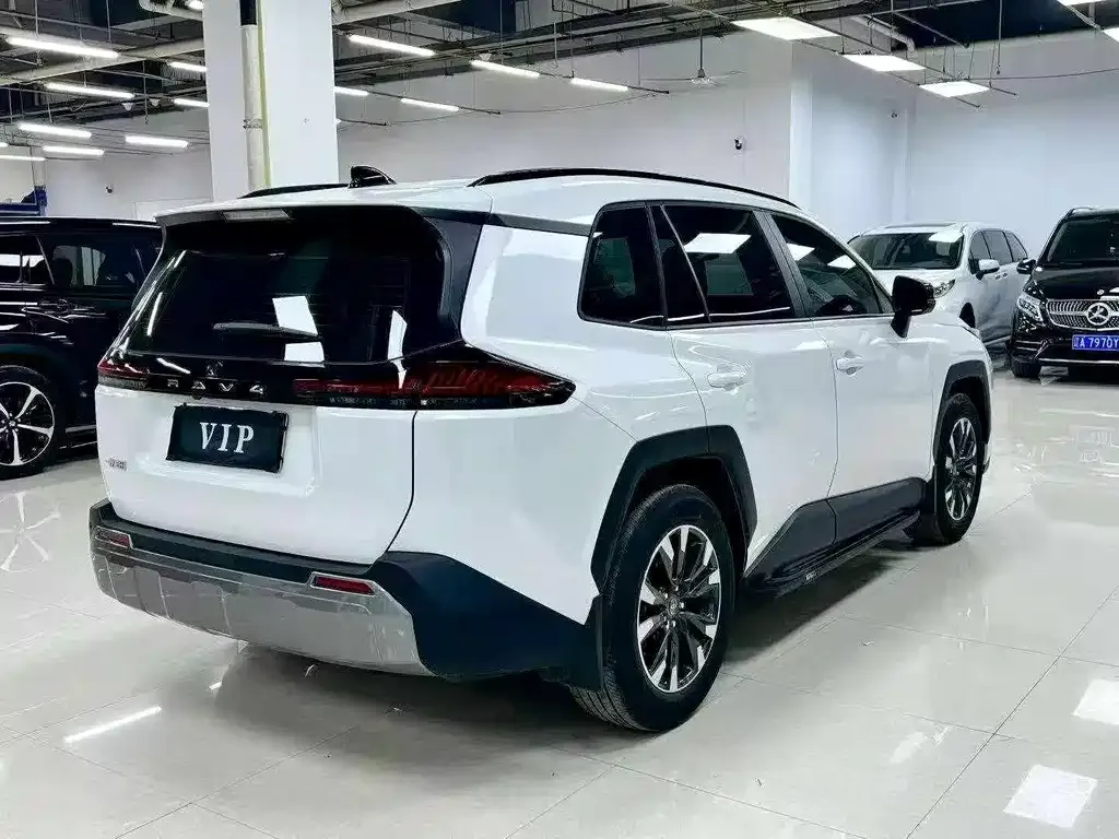 Toyota RAV4 — фото 7