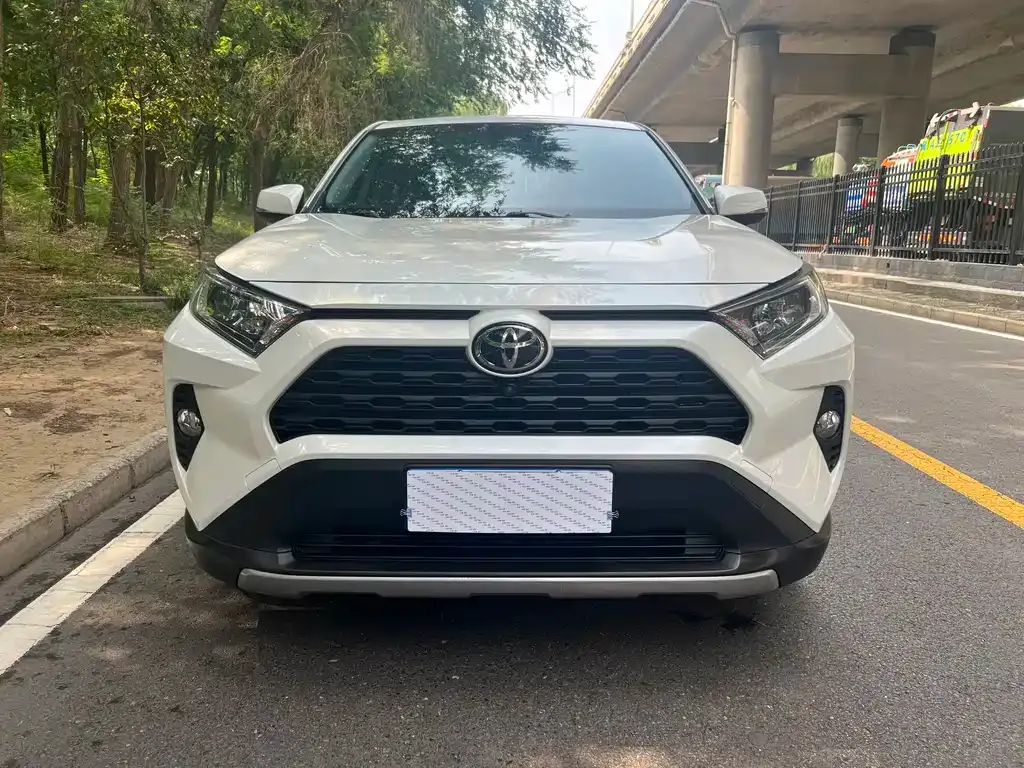 Toyota RAV4 — фото 6