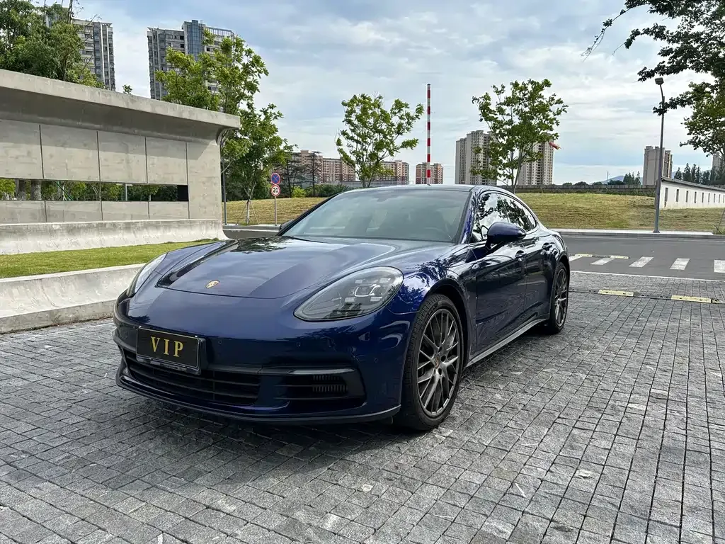 Porsche Panamera — фото 1