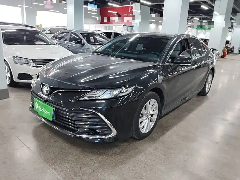 Toyota Camry — фото 3