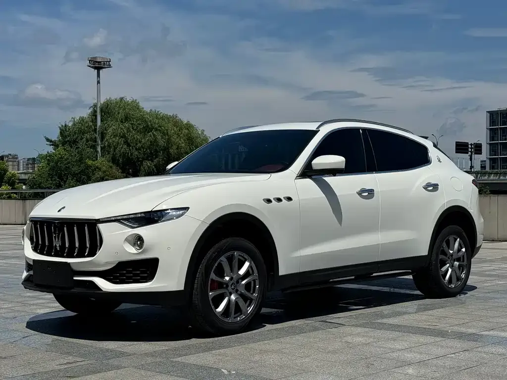 Maserati Levante — фото 1