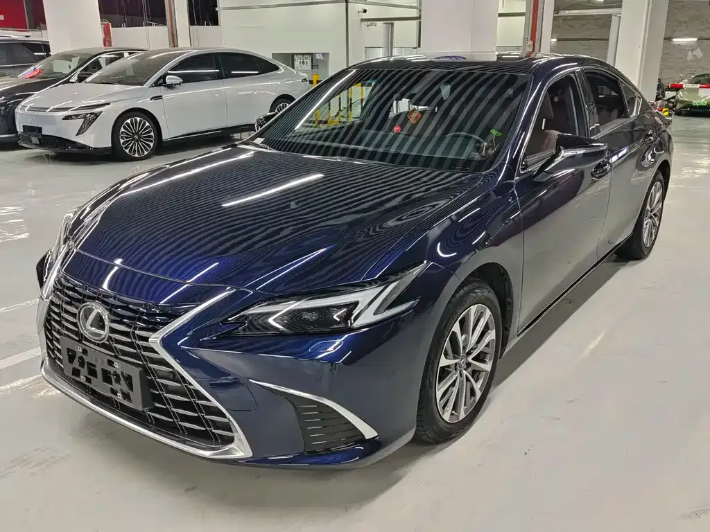 Lexus ES — фото 1