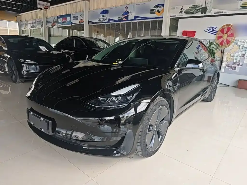Tesla Model 3 — фото 10