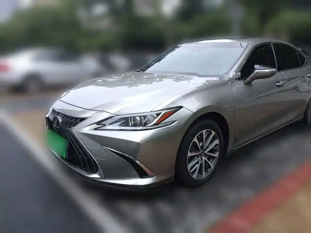 Lexus ES — фото 1